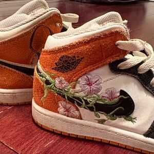 Nike Air Jordan sneakers size 3 see pics amazing embroidery on side
